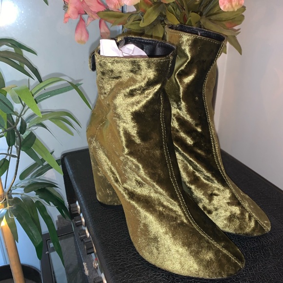 Velvet ankle booties - Picture 6 of 7